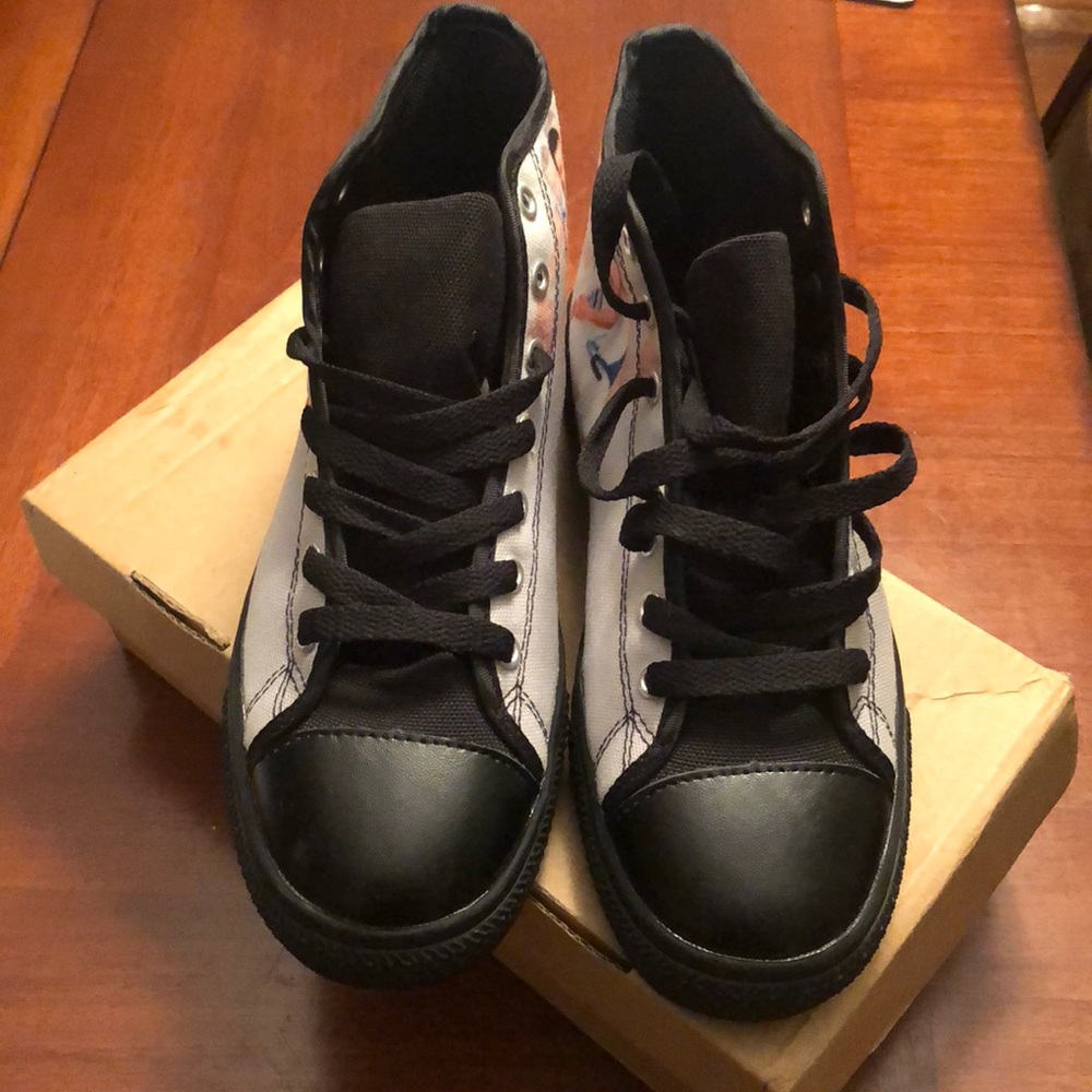 Hightop Sneakers with Steph Currys Photo